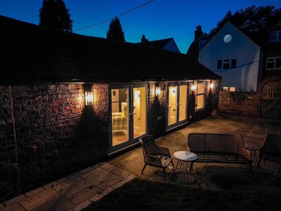 Сasa de vacaciones The Stables, Converted Barn Outside *